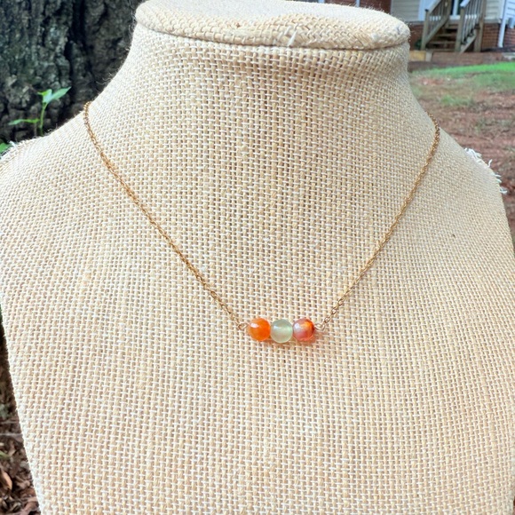 Dainty red agate stone necklace - Picture 3 of 3